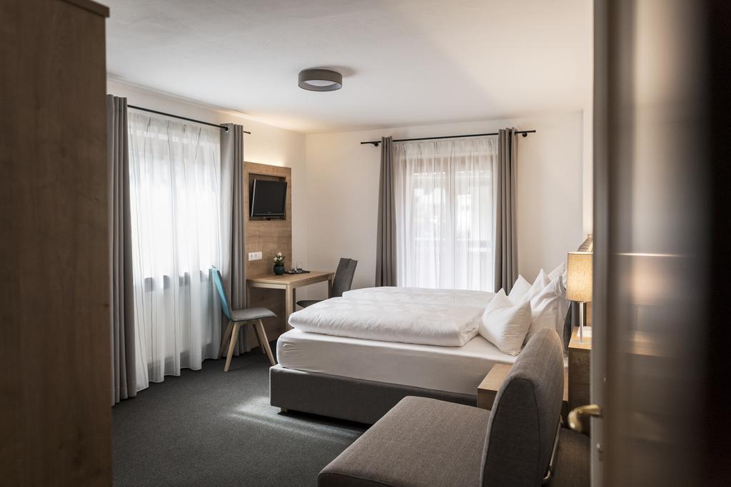 Garni Gruenau Hotel San Martino In Passiria  Kültér fotó