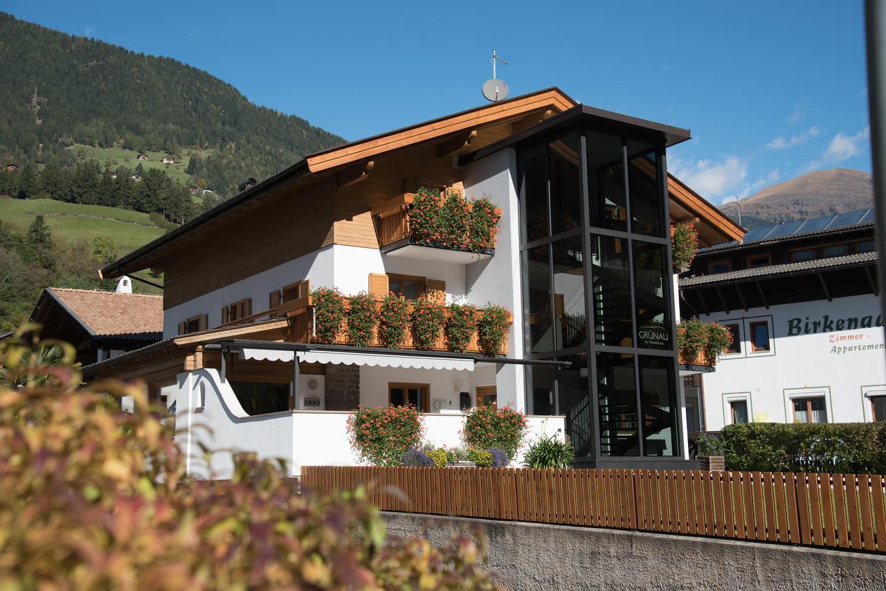 Garni Gruenau Hotel San Martino In Passiria  Kültér fotó